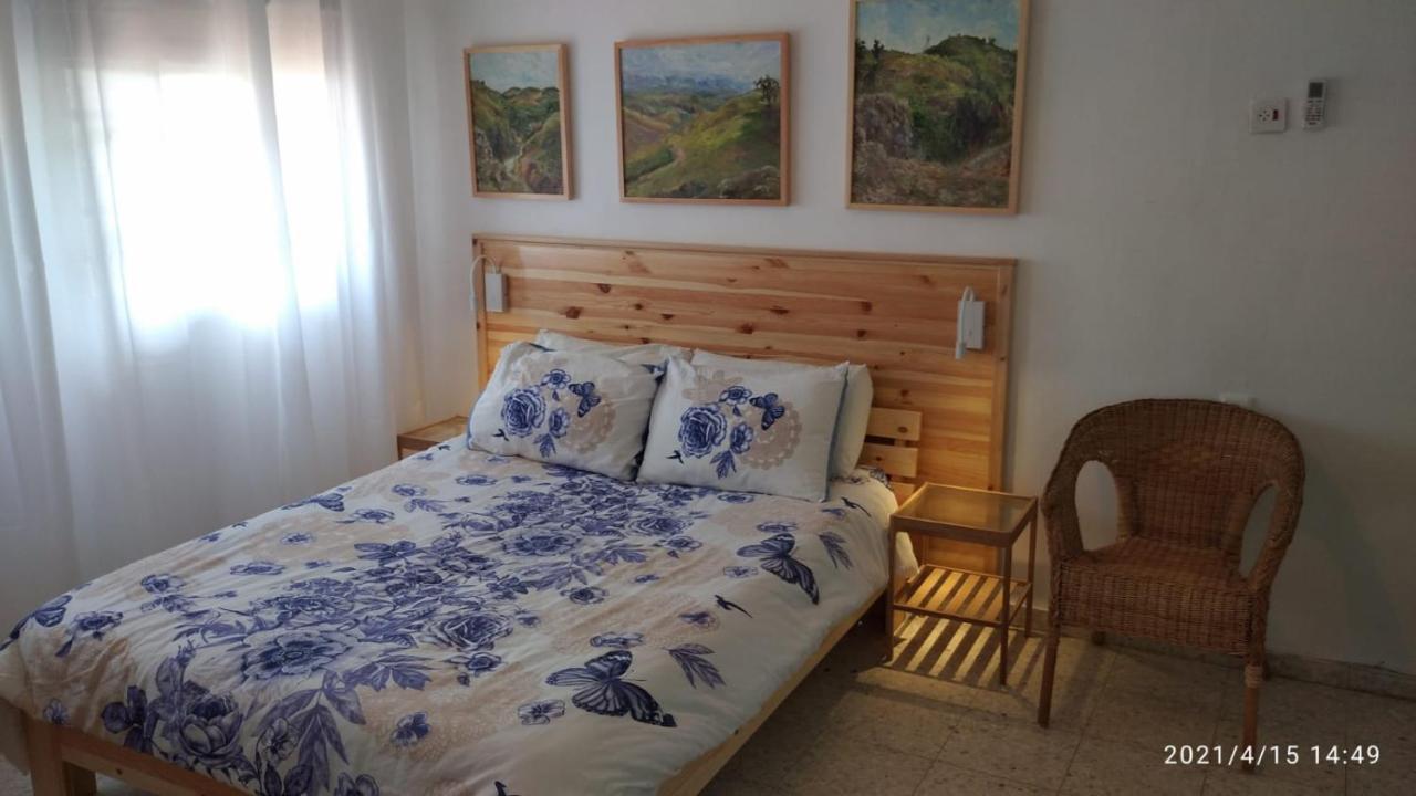 Jordan Valley One Room Apartment Menaẖemya Kültér fotó