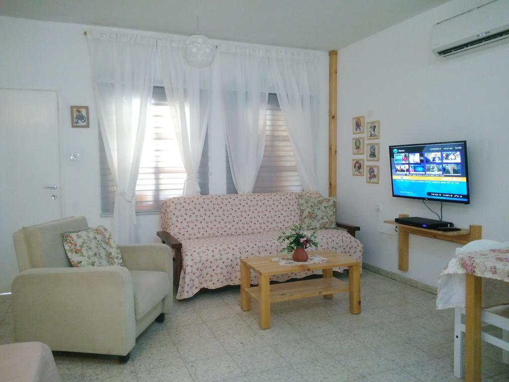 Jordan Valley One Room Apartment Menaẖemya Kültér fotó