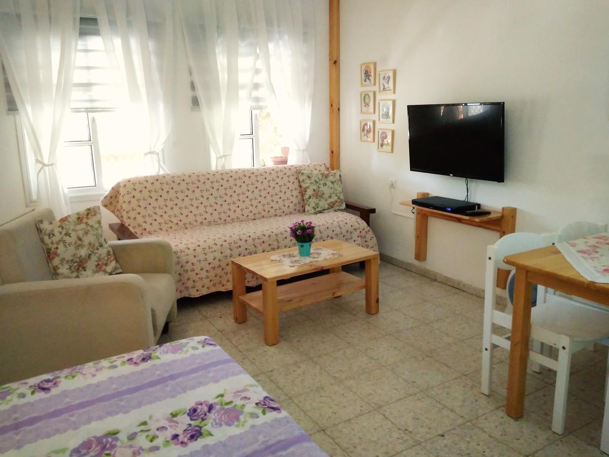 Jordan Valley One Room Apartment Menaẖemya Kültér fotó